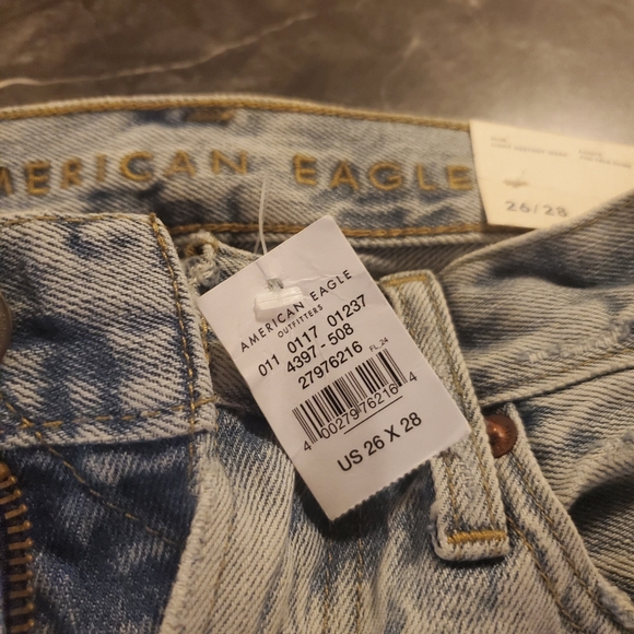 American Eagle boyfriend jeans - Picture 3 of 3